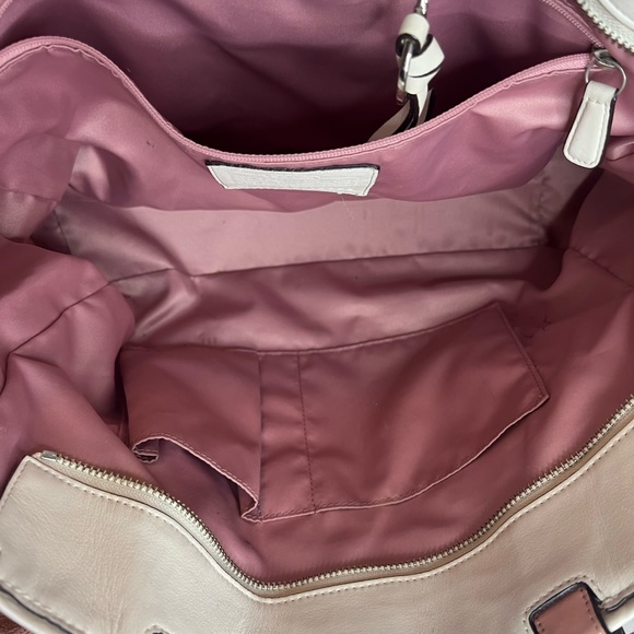 Beautiful leather tote Coach bag! Gently worn! - Picture 9 of 10